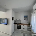 Modern 1-bedroom In The Center 테살로니키