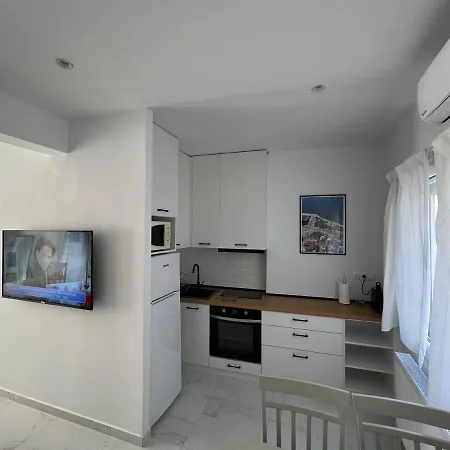 Modern 1-bedroom In The Center Selanik