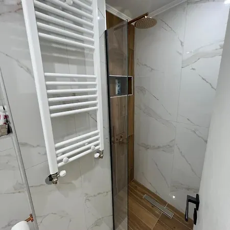 Modern 1-bedroom In The Center